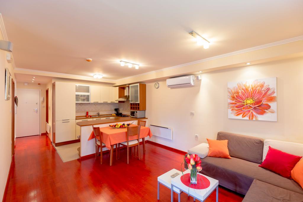 Leona & Borna'S Central Lapad Suites Дубровник Экстерьер фото