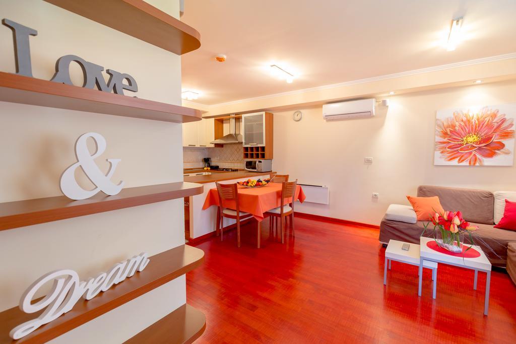 Leona & Borna'S Central Lapad Suites Дубровник Экстерьер фото