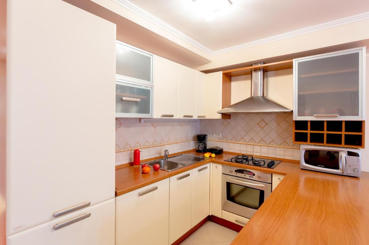 Leona & Borna'S Central Lapad Suites Дубровник Экстерьер фото